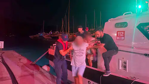 Marmaris açıklarında tekne keyfi acil tahliyeyle bitti