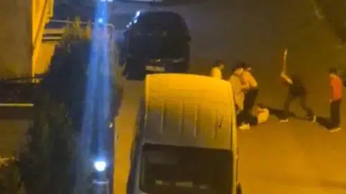 Pendik sokaklarında gece yarısı sopalı ve yumruklu kavga