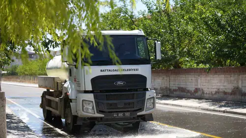 Battalgazi’de belediye ekipleri sahaya indi