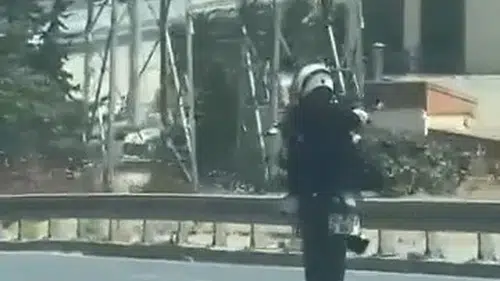 Esenyurt trafiğinde herkesi hiçe sayan motosiklet şovu