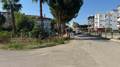 Serik’te gece yarısı patlayan havai fişekler mahalleyi sokağa döktü