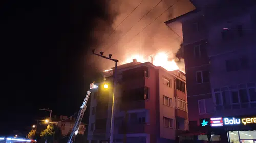 Bolu'da gece yarısı korkutan apartman yangını
