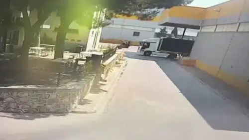 İzmir'de iş yerinde feci kaza Forklift sürücüsü hayatını kaybetti