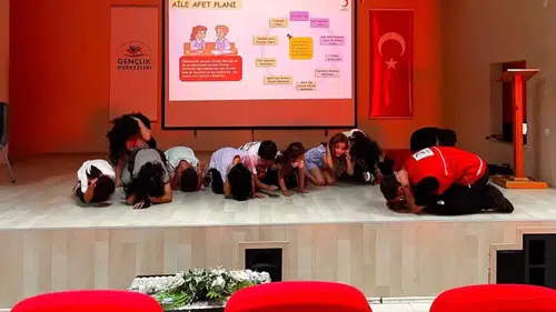 Bayburtlu öğrencilere afet anında hayatta kalma dersi