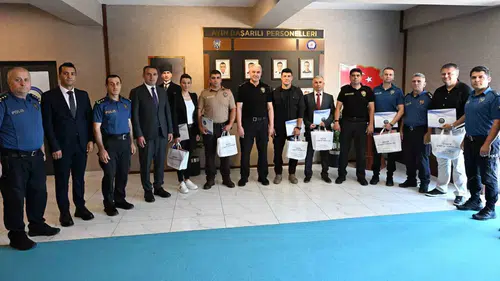 Düzce emniyetinde başarılı polislere ödül töreni