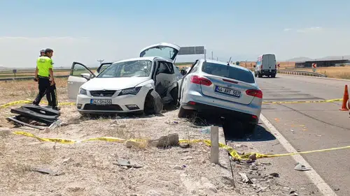 Kayseri'de iki otomobil çarpıştı 2 ölü ve 9 yaralı var