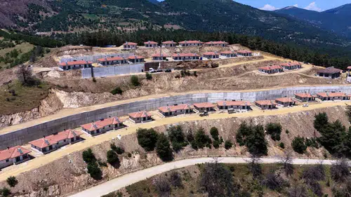 Ödemiş yangınında evsiz kalanlar yeni yuvalarına kavuşuyor