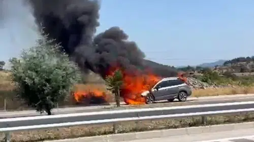 Çanakkale yolunda otomobil alev topuna döndü
