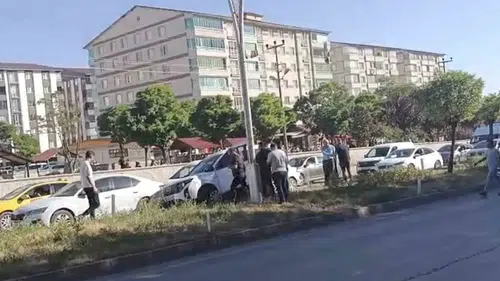 Bitlis trafiğinde zincirleme kaza paniği