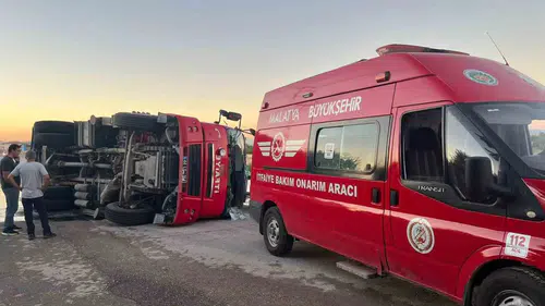 Malatya’da itfaiye aracı kaza yaptı 3 personel yaralandı