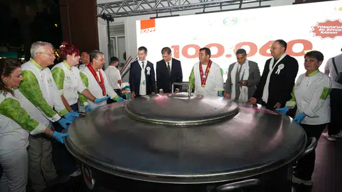 Erbaa dev kazanda pişirdiği 288 bin dolmayla rekor hedefliyor