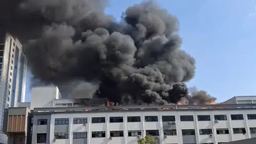 Gaziantep'te dev iş merkezinin çatısında korkutan yangın