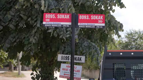 Düzce Kirazlı mahallesinde tabela sorunu belediye müdahalesiyle çözüldü