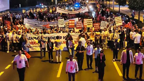 15 Temmuz anması için binlerce kişi Külliye’ye yürüdü