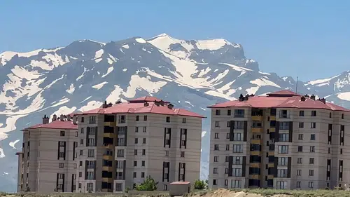 Yüksekova'da aynı anda iki mevsim yaşanıyor