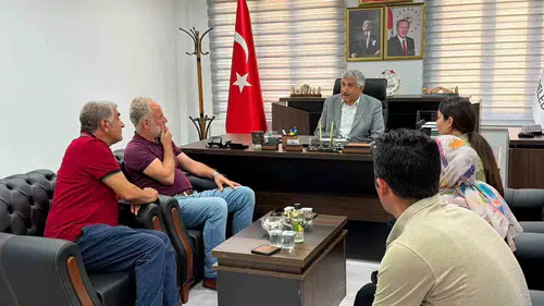 Kahta Belediye Başkanı Hallaç mesaisini vatandaşın ayağına giderek geçiriyor