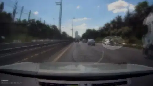 Üsküdar’da emniyet şeridi kazası kamerada