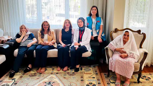 Denizli’de yatağa bağımlı hastaların ayağına doktor gidiyor