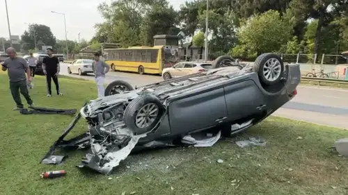 Bursa Mudanya Bulvarında üç araç birbirine girdi