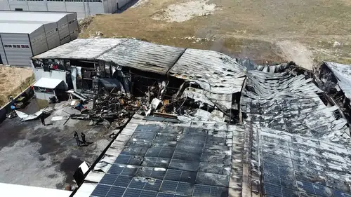 Afyon’da sucuk fabrikasından geriye sadece enkaz kaldı