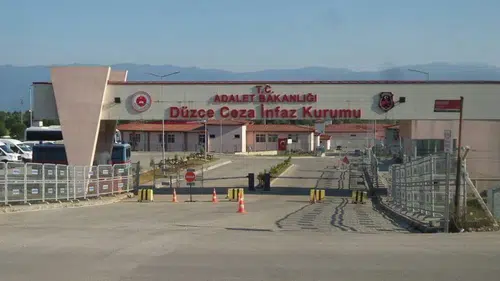 Düzce emniyetinden suçlulara karşı geniş kapsamlı operasyon