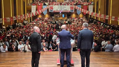 CHP'de figüran krizi: Rozet törenindeki paralı katılımcı iddiası yargıya taşınıyor