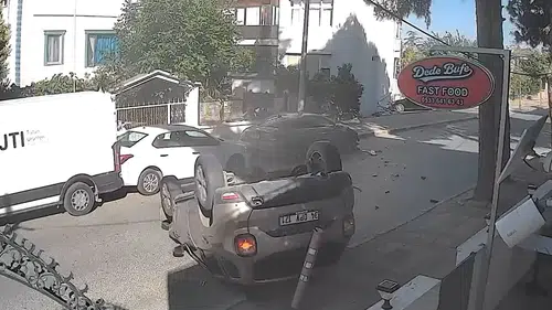 Kumburgaz’da direksiyon hakimiyetini kaybeden sürücü aracıyla takla attı