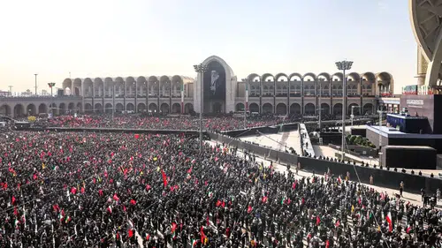 Tahran'da tarihi veda: Milyonlar sokaklara döküldü