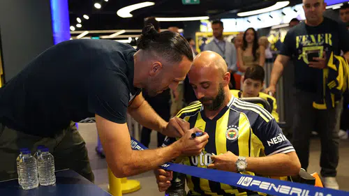 Vedat Muriqi taraftarlarla bir araya geldi