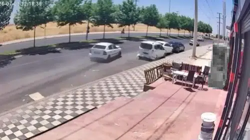 Diyarbakır Bağlar’da zincirleme kaza anı kameraya yansıdı