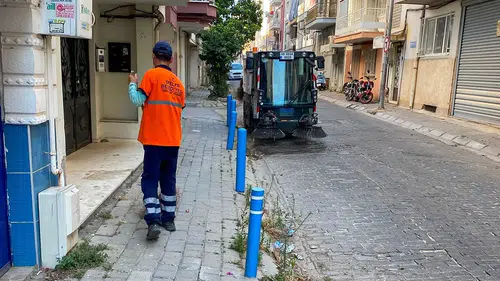Efeler sokakları baştan aşağı temizlendi