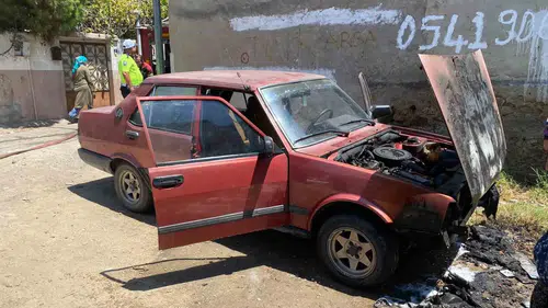 Nazilli’de park halindeki otomobil çalıştırıldığı an alevlere teslim oldu
