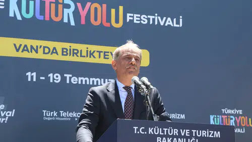 Van’da Dokuz Günlük Kültür ve Sanat Şöleni Başladı