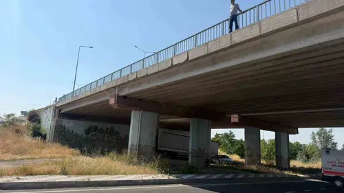 Sivrihisar yolunda intihar girişimi trafiği felç etti