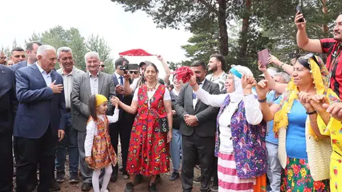 Binali Yıldırım memleketi Erzincan’da hemşehrileriyle buluştu
