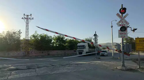 Van'da hemzemin geçit arızası trafiği felç etti