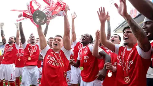 Arsenal taraftarı isyanda: Trossard'ın gidişi Londra'da deprem etkisi yarattı
