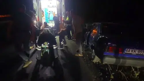 Malatya yolunda lastiği patlayan otomobil kontrolden çıktı
