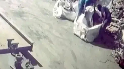 Adana'da gece yarısı geri dönüşüm tesisini soydular
