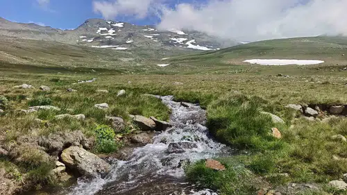 Ordu yaylalarında kar ve bahar aynı kadranda