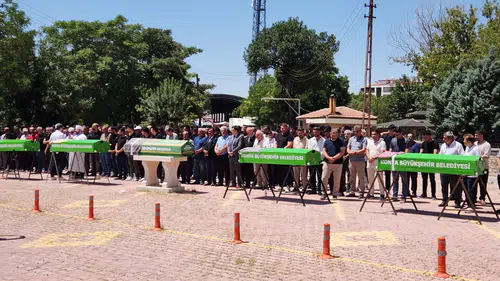 Konya uçurum kazasında yitirdiği beş ferdine veda etti