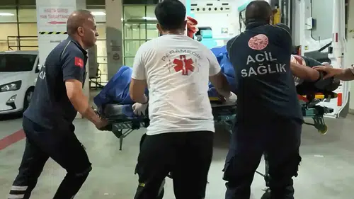 Park kavgası kanlı bitti Bir kişi ağır yaralı