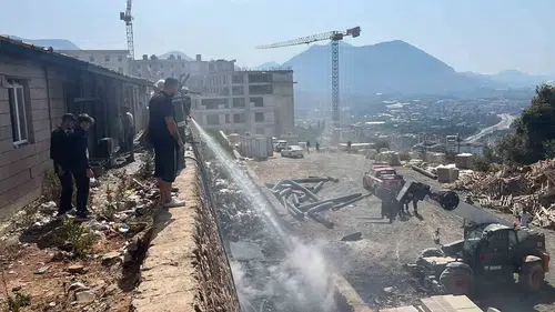 Alanya'da şantiye yangını işçileri sokağa döktü