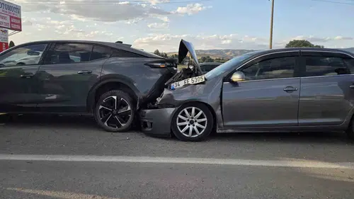 Elmadağ yolunda zincirleme kaza 5 yaralı