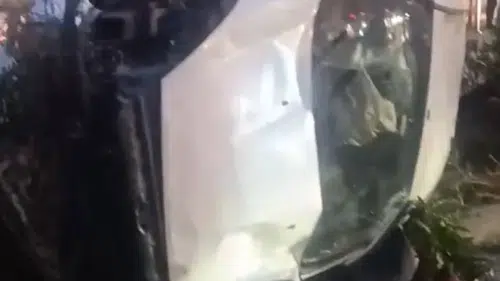 Bakırköy'de kontrolden çıkan otomobil takla atıp park halindeki araçlara vurdu