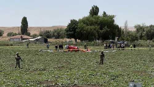 Ankara'da eğitim uçuşu yapan helikopter yere çakıldı