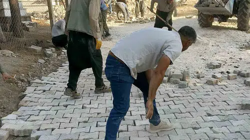 Gaziantep Araban’da mezarlık yolu el birliğiyle yenilendi
