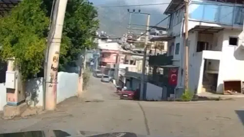 İskenderun’da yol verme çabası kazayla bitti