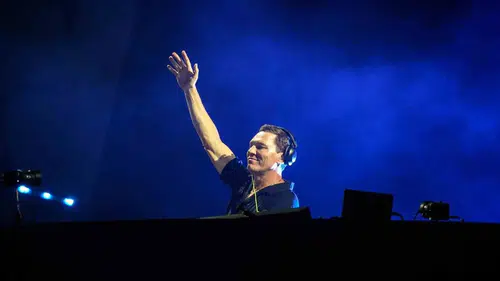 DJ Tiesto İstanbul sahnelerini salladı