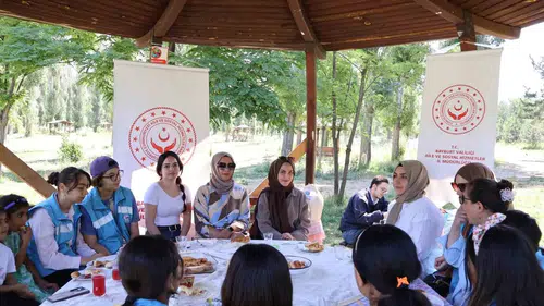 Bayburt’ta çocuklar ve annelerden atıksız piknik günü